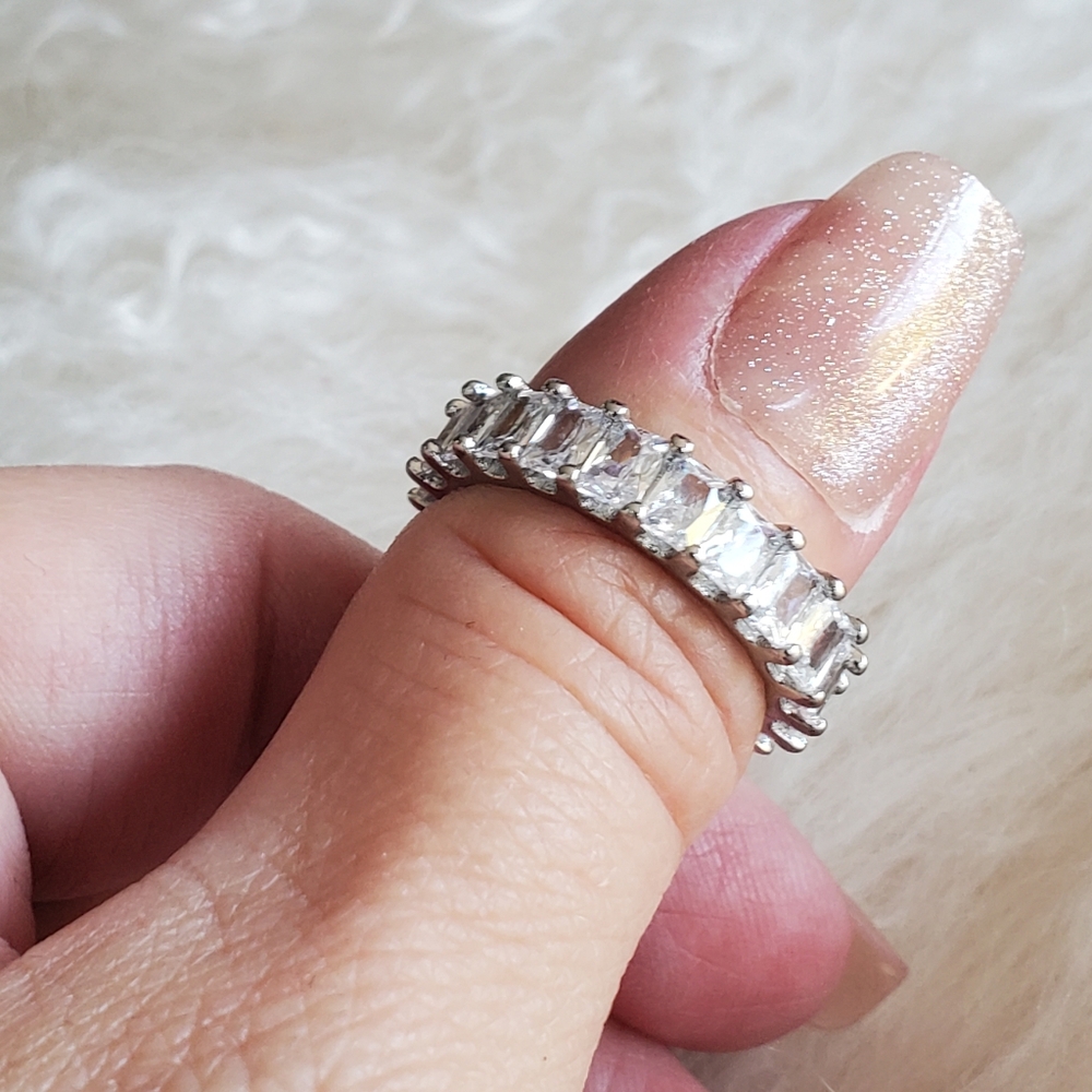 💝Sparkly- Crystal & Silver Band Ring Sz.7.5 Like New Condish